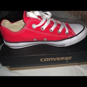 Red low top converse.